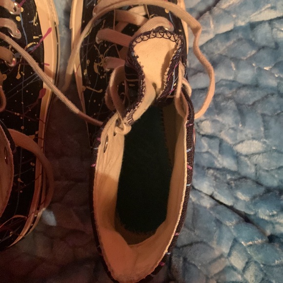 Converse - Picture 2 of 3